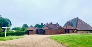 Stunning Estate sleeps 22 private parking & garden - Chiddingly
