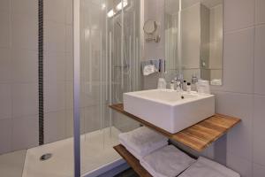 Hotels Hotel Le Nautic : photos des chambres