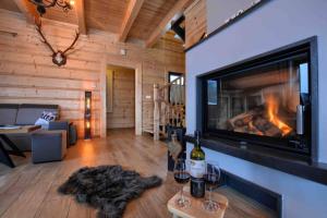 Między Nami Góralami, domek nad Jeziorem Czorsztyńskim