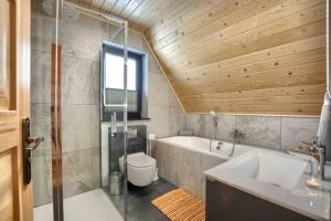 Między Nami Góralami, domek nad Jeziorem Czorsztyńskim