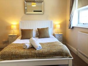 Garfield Place Cosy 2-Bedroom Cottage Central Windsor with Parking