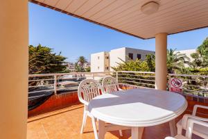 Inmovecos 1º linea playa con piscina Arpon 8C