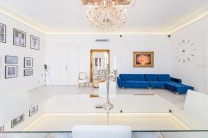 Budapest Eye Presidential with Jacuzzi & Sauna