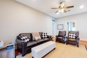Three Bedroom House room in Galveston's Beauty