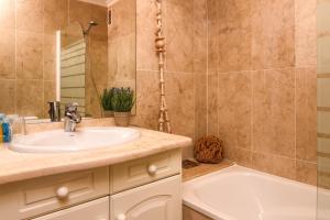 Jardines de Noa by Aguilarent