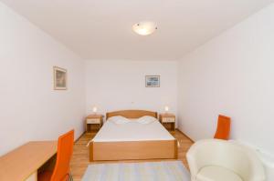 Apartments Plavac Mali