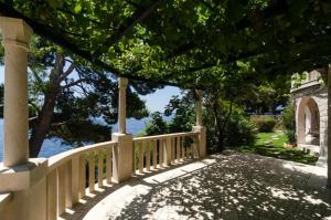 Apartments Plavac Mali