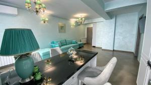 Myosotis Mamaia by the Lake