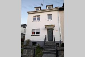 Hinter Burg, Haus mit Garten