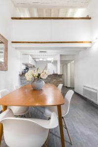 Duplex in Rue de la Préfecture Old Town 2 Bdrs