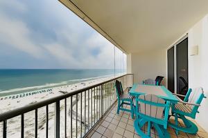 Two-Bedroom Apartment room in Beachfront Condo with Big Gulf Views Pool & Hot Tub condo