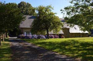 Maisons de vacances Gite du Rochelu 4 Etoiles 5000 m2 of Garden, near to Mont Saint Michel & Granville island : photos des chambres
