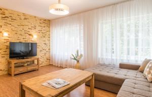 Holiday Home - Prime Location - 200m Beach