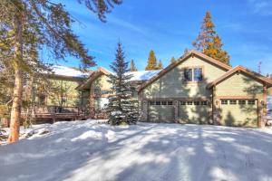 Two-Bedroom House room in High Mountain Hideaway home