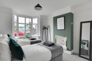 Spacious Three Bedroom House - Free Parking & Wifi - Writtle