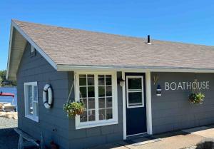 Lighthouse Motel and Cottages