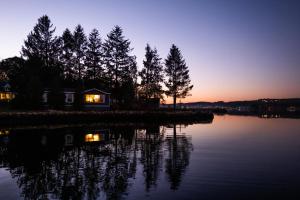 Lighthouse Motel and Cottages