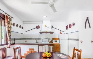 3 Bedroom Amazing Home In Rute