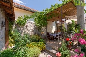 Mediterranean terrace apartment with Bikes & SUP