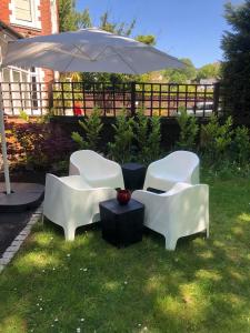 Green Corner Villa - Walls Hill - Cosy Luxury Apartment in Central Torquay with Free Parking & EV