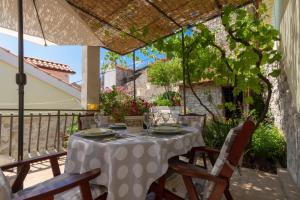Mediterranean terrace apartment with Bikes & SUP