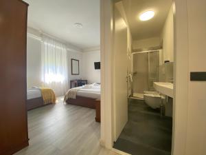 Triple Room with Lake View room in Hotel La Fontana