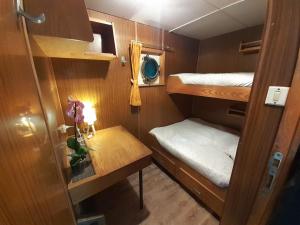 Bateaux-hotels Navire Gite insolite avec jacuzzi : photos des chambres