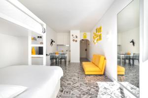 Warm Yellow Albufeira