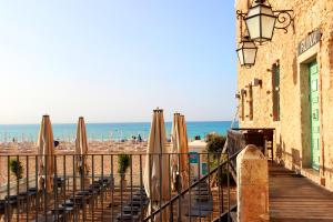 Warm Yellow Albufeira