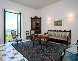 Amalfi Coast Family Luxury Suite - В'єтрі