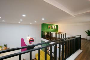 Hollys Hidden Nest in Prime Location No Lift