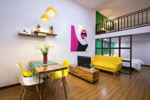 Hollys Hidden Nest in Prime Location No Lift