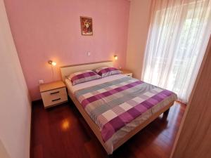 VILLA SARA 1, 50 m from the beach, balcony and sea view, private parking