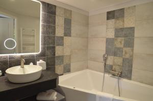 Hotels Villa Augeval Hotel de charme & Spa : photos des chambres