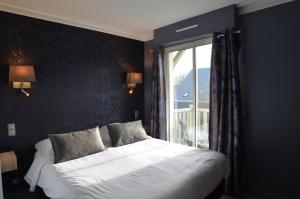 Hotels Villa Augeval Hotel de charme & Spa : Chambre avec Salon et Baignoire ou Balnéo