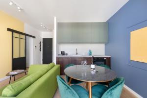 Karolkowa 28 II - Premium Apartments with Balcony by Noclegi Renters