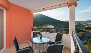 3 - Modern apartment with garden 80m from beach