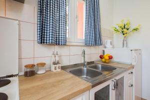 A2 - Modern apartment with garden 80m from beach