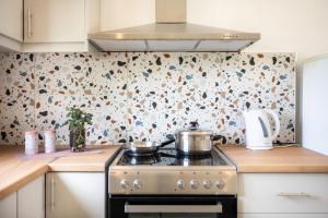 Stellas Holiday House