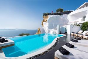 Oia, 84702, Santorini, Greece.