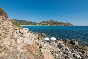 Seafront Villa with private pool img38