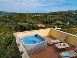 Villa Erontas -Private heated jacuzzi and mini pool