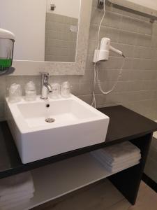 Hotels The Originals City, Hotel Armen Le Triton, Roscoff : photos des chambres