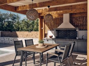 Errikos Family Villa - Serene Environment and Private Pool, by ZanteWize