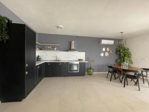 Exclusive 2 Bedroom Seafront Suite with jacuzzi