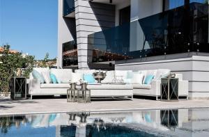 Deluxe Villa Curiera