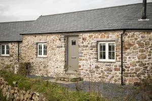 The Blacksmiths - Luxury Cottage, Countryside Views, Pet Friendly - Ludchurch