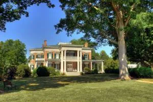 Rockwood Manor Bed & Breakfast - Max Meadows