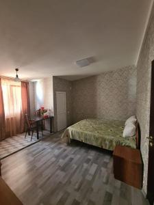 Family Room with Private Bathroom room in Sunny House