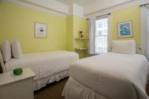 Standard Twin Room room in Edwardian Hotel